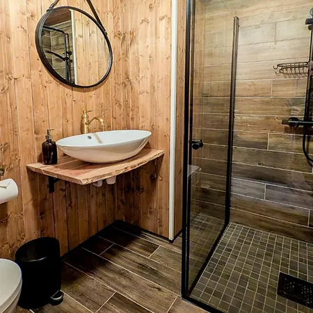 招待所 Heimbrygga Restaurant & Skrova