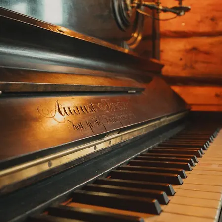 Heimbrygga Restaurant & Skrova